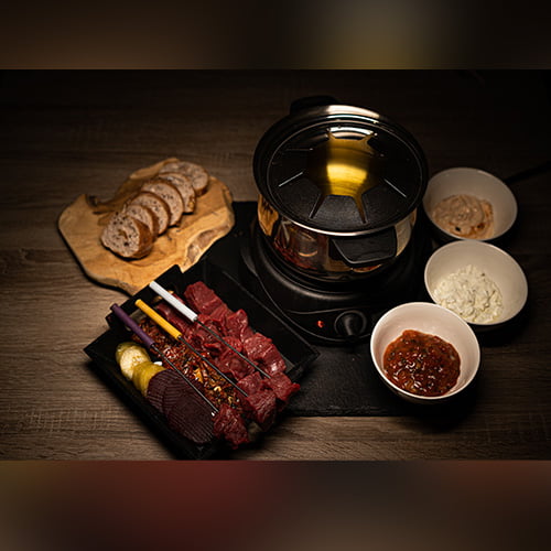 Fondue mit Straußenfleisch Menü